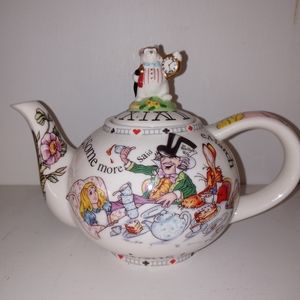 Alice In Wonderland Mad Hatter Tea Party Teapot w/ Free Candle!!